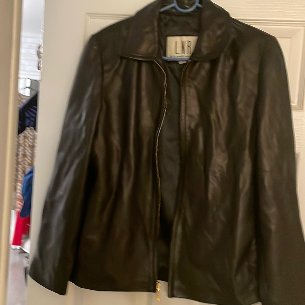 Vintage 90s Beautiful 100% Leather jacket